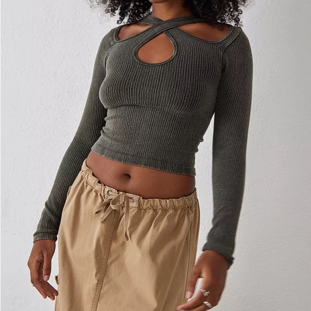 ISO BDG ribbed keyhole cut-out long sleeve top